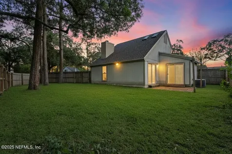 4910 Natures Hollow Way N Jacksonville FL 32217