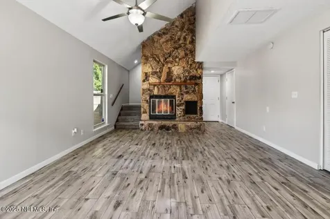 4910 Natures Hollow Way N Jacksonville FL 32217
