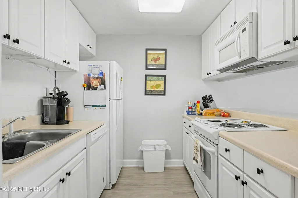 102 River Bend Court Welaka FL 32193