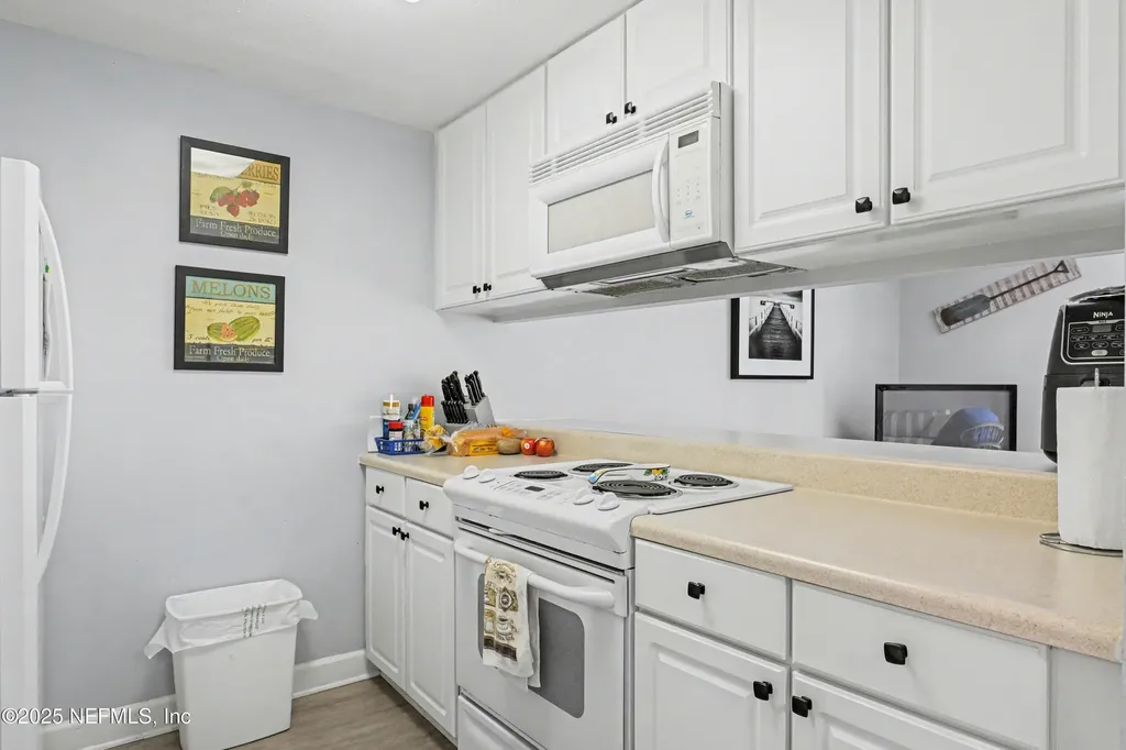 102 River Bend Court Welaka FL 32193