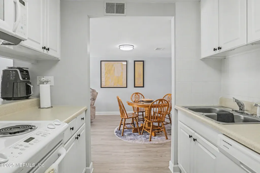 102 River Bend Court Welaka FL 32193