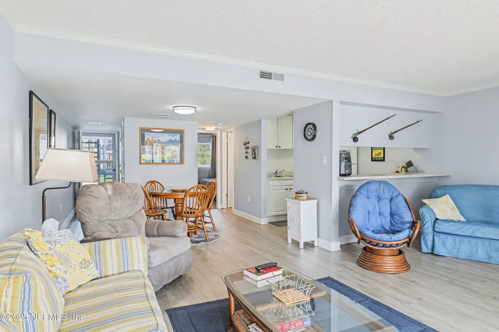 102 River Bend Court Welaka FL 32193