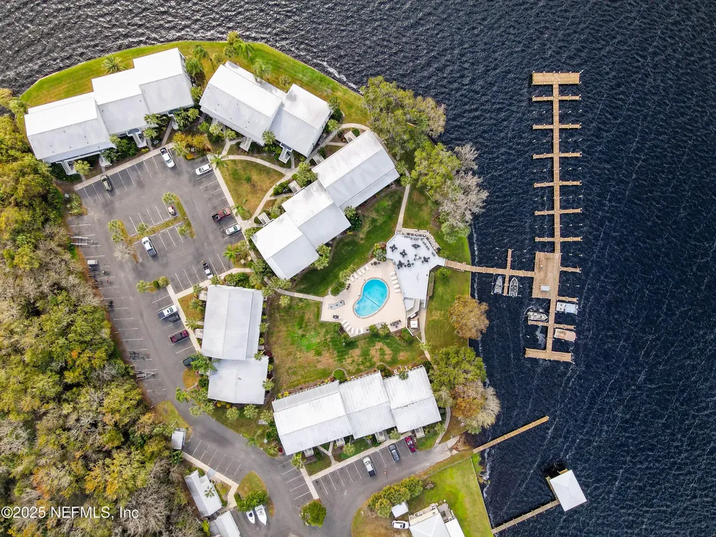 102 River Bend Court Welaka FL 32193