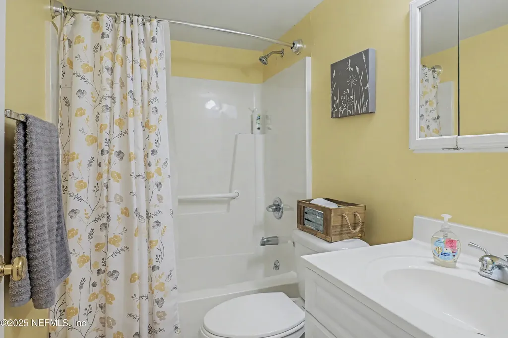 102 River Bend Court Welaka FL 32193