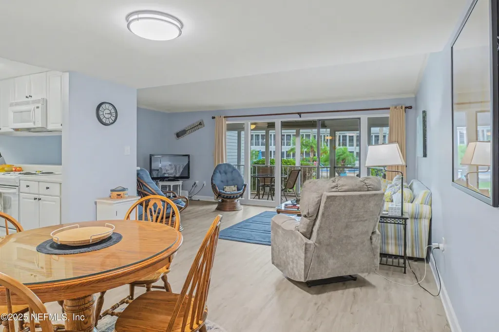 102 River Bend Court Welaka FL 32193