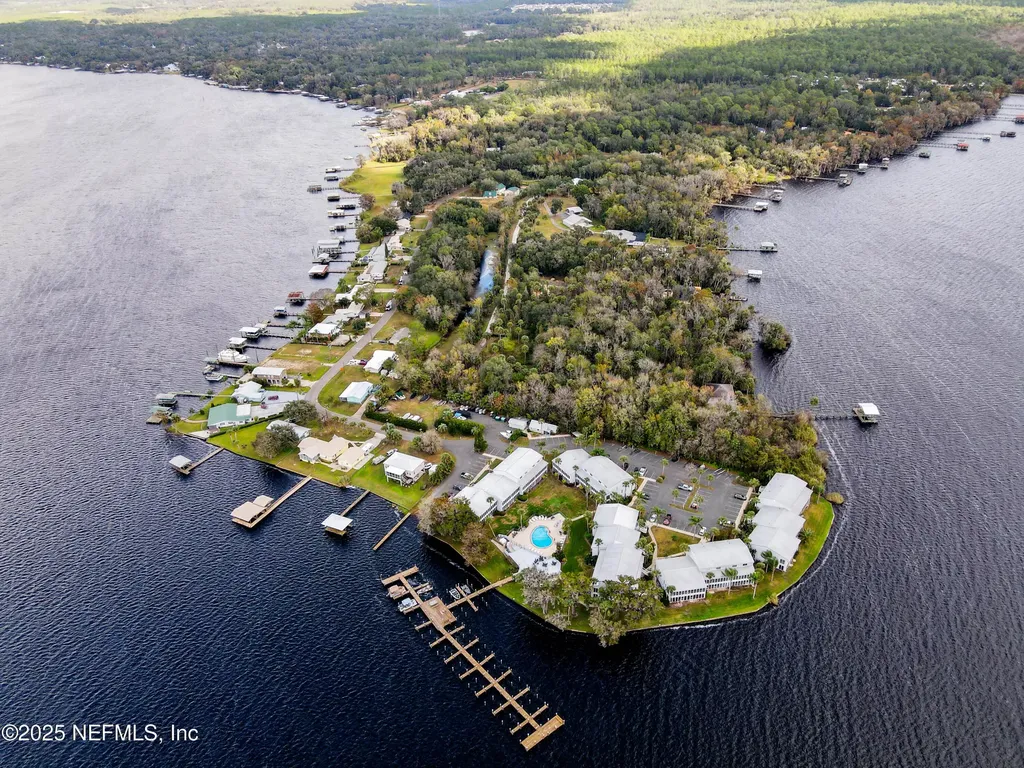 102 River Bend Court Welaka FL 32193