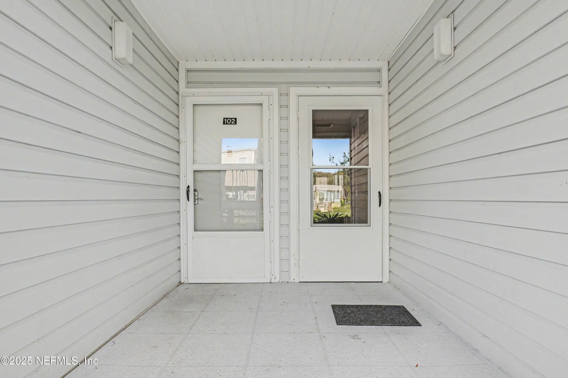 102 River Bend Court Welaka FL 32193