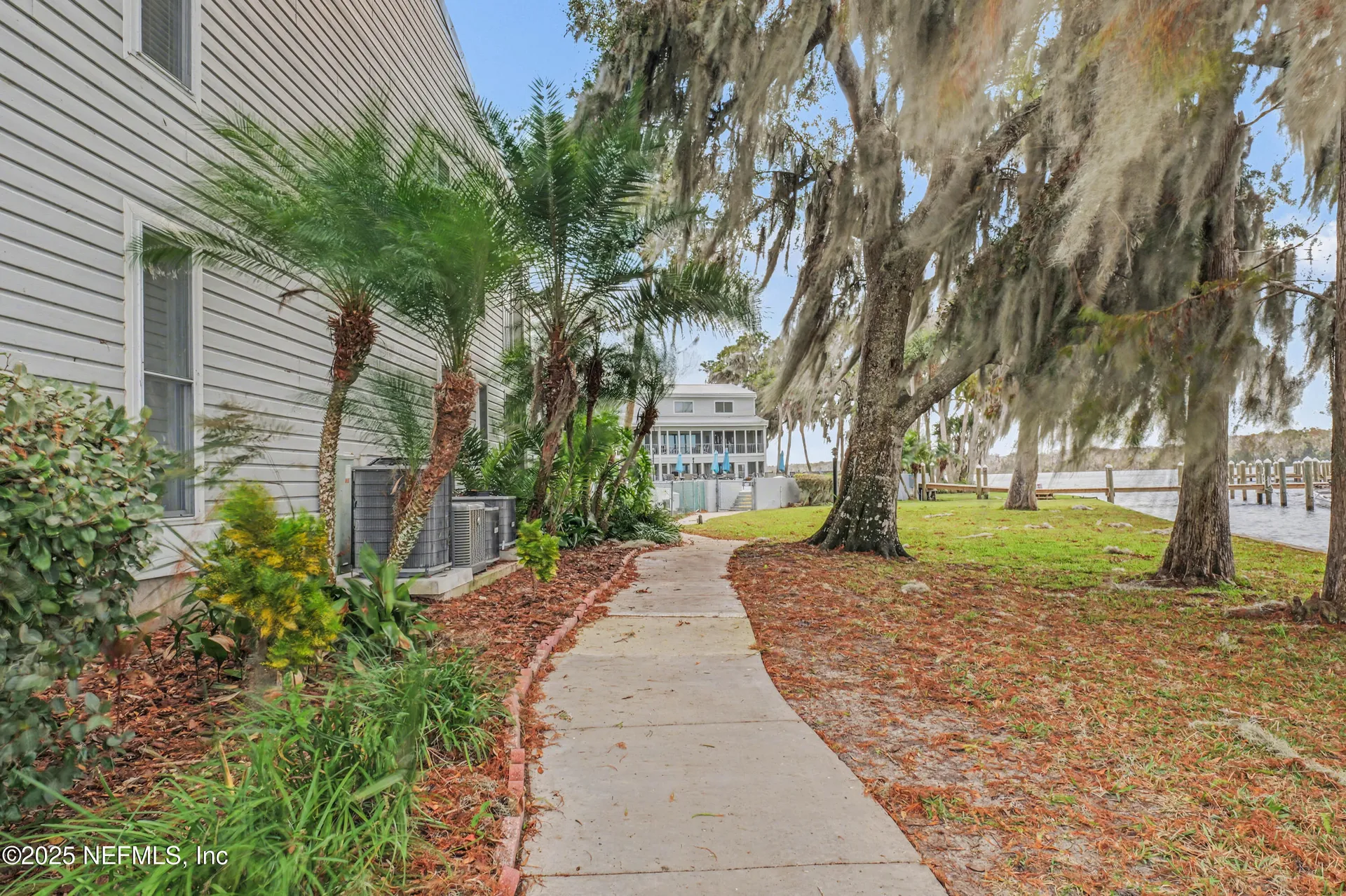102 River Bend Court Welaka FL 32193
