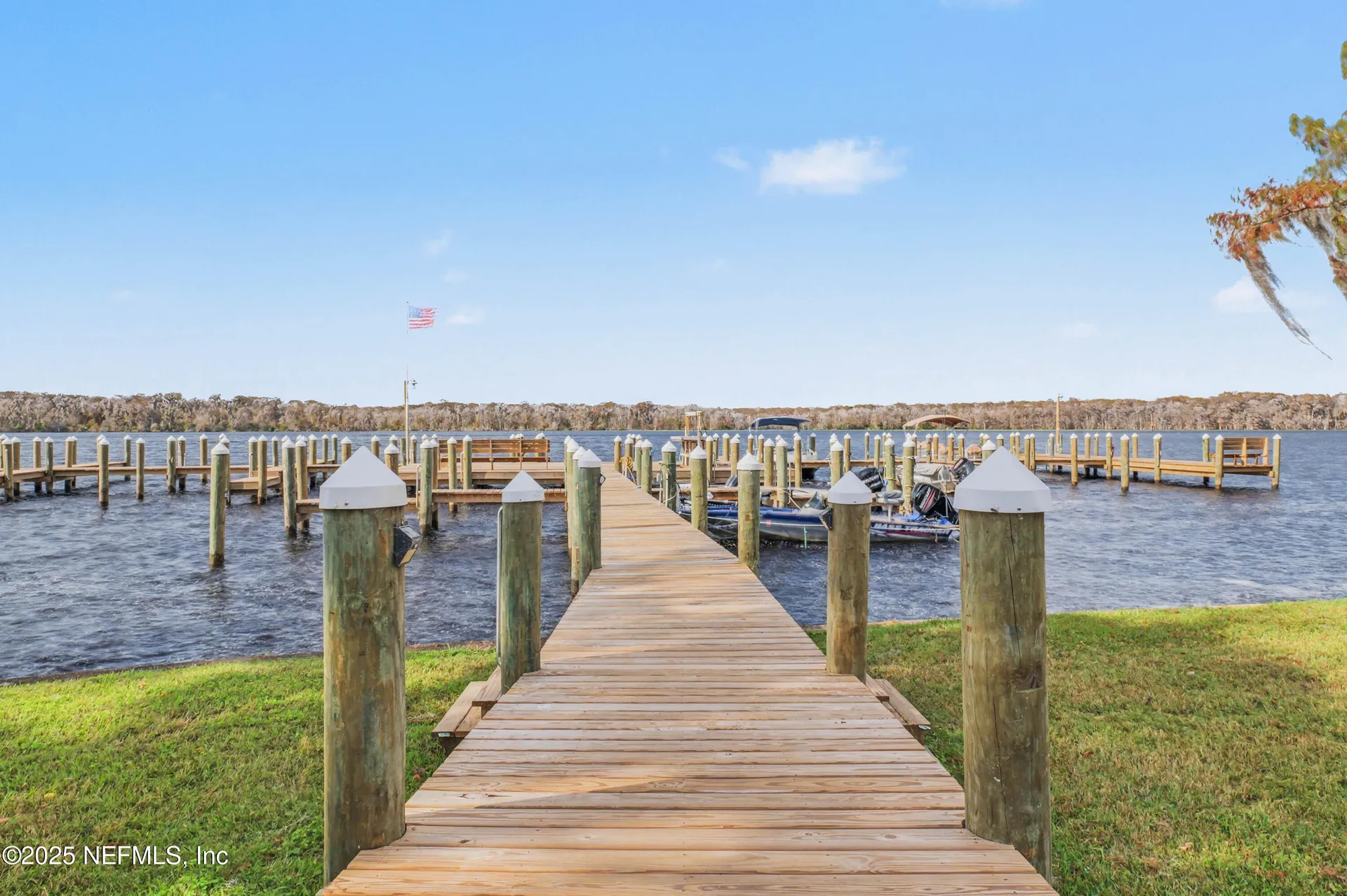 102 River Bend Court Welaka FL 32193