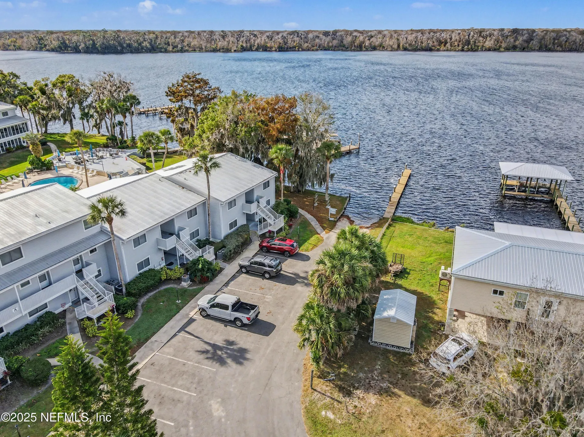 102 River Bend Court Welaka FL 32193