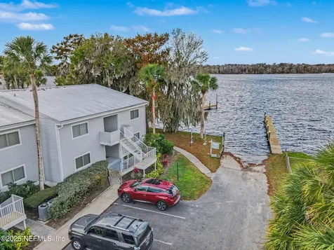 102 River Bend Court Welaka FL 32193