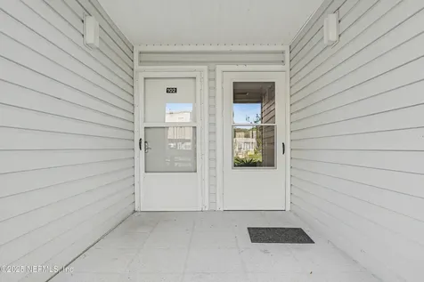 102 River Bend Court Welaka FL 32193