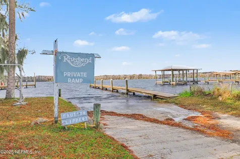 102 River Bend Court Welaka FL 32193