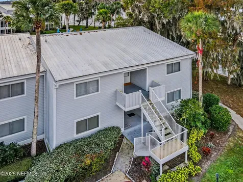 102 River Bend Court Welaka FL 32193