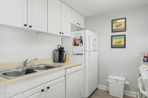 102 River Bend Court Welaka FL 32193