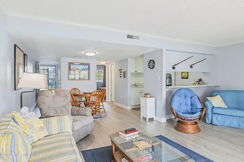 102 River Bend Court Welaka FL 32193