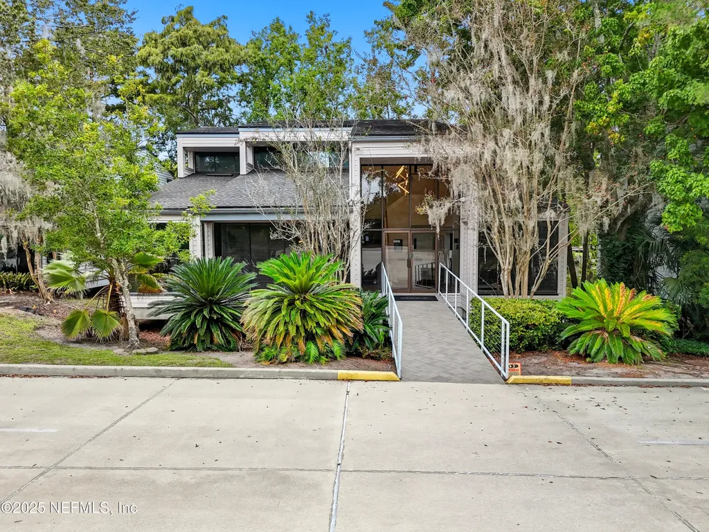8818 Goodbys Executive Drive Jacksonville FL 32217