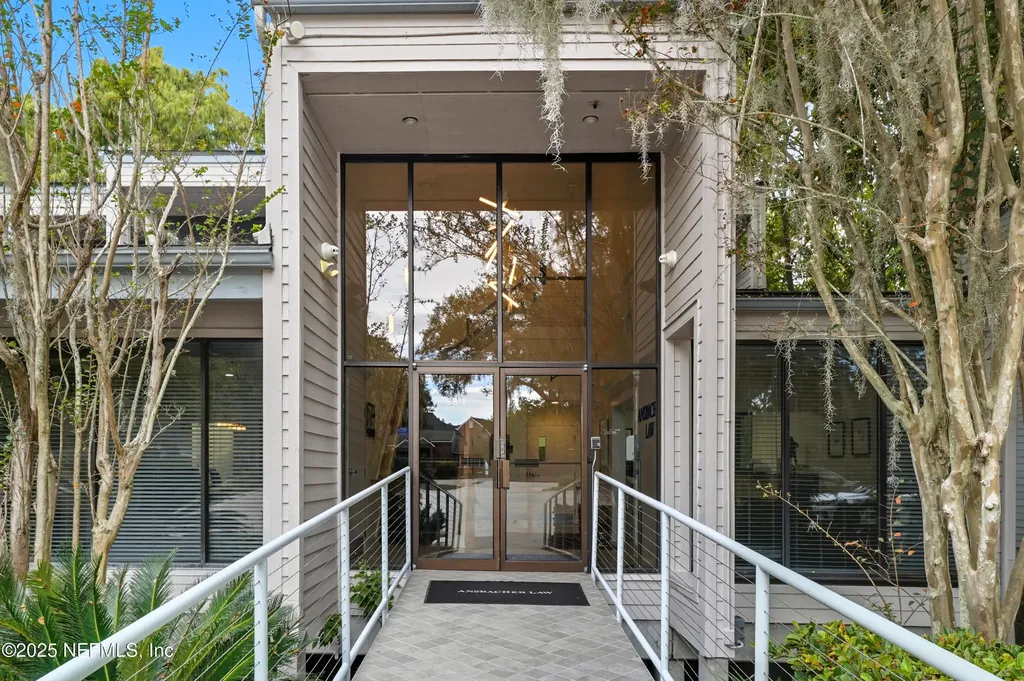 8818 Goodbys Executive Drive Jacksonville FL 32217