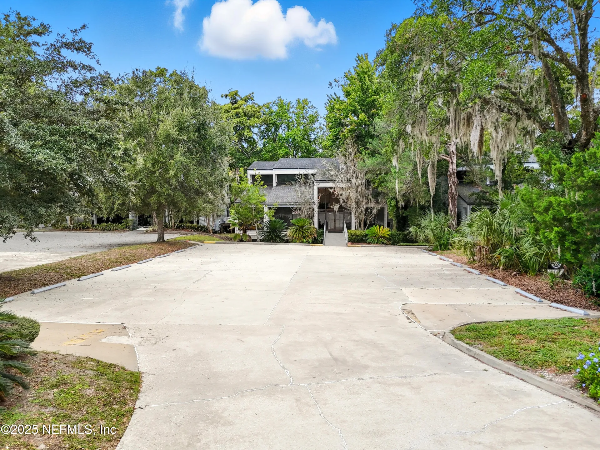 8818 Goodbys Executive Drive Jacksonville FL 32217