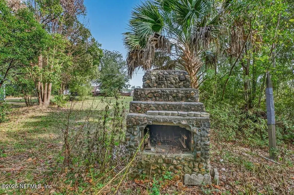 219 N West Street Green Cove Springs FL 32043