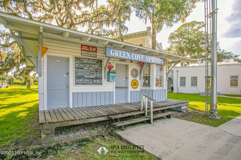 219 N West Street Green Cove Springs FL 32043