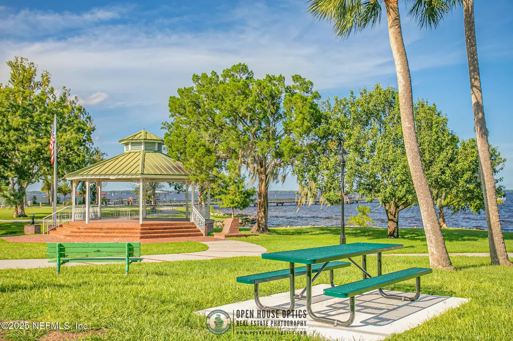 219 N West Street Green Cove Springs FL 32043