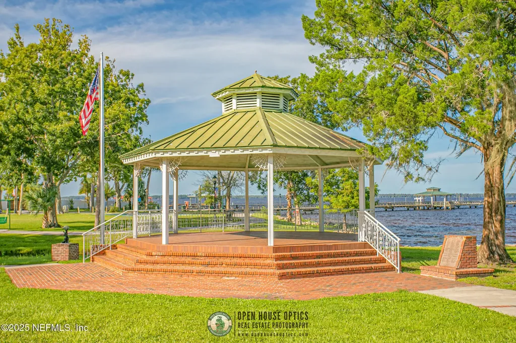 219 N West Street Green Cove Springs FL 32043
