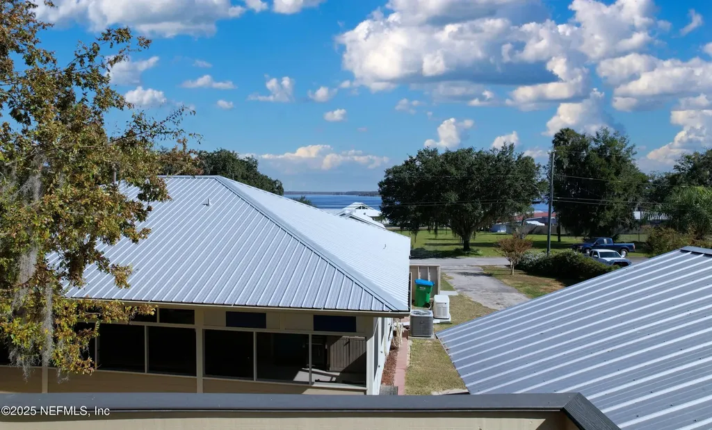 711 N Park Street Crescent City FL 32112