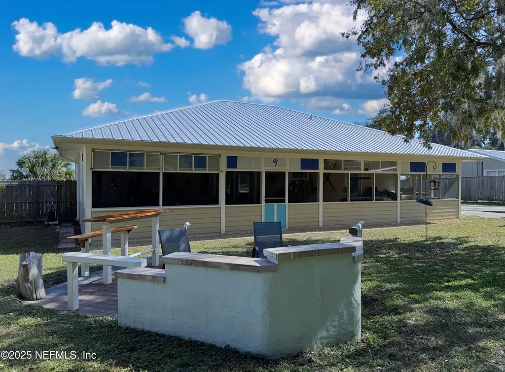 711 N Park Street Crescent City FL 32112