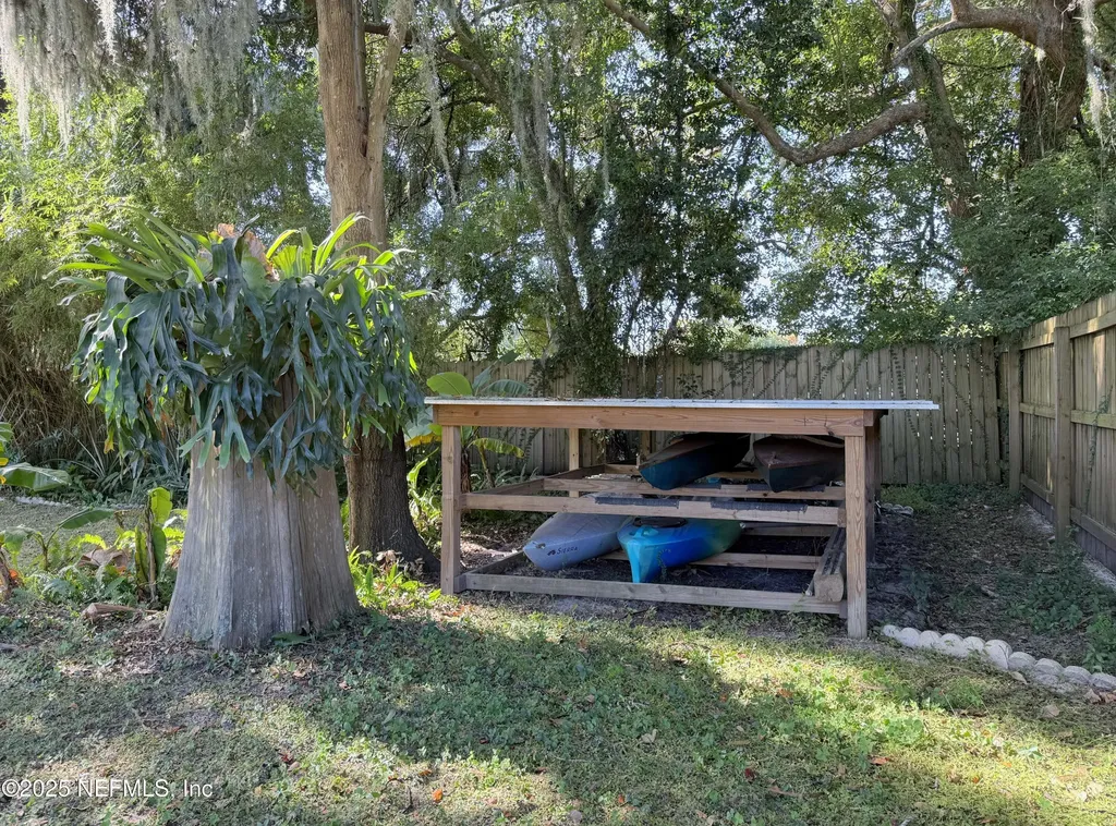 711 N Park Street Crescent City FL 32112