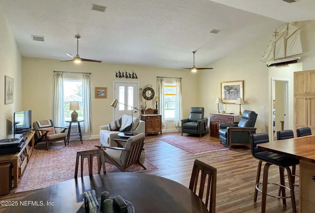 711 N Park Street Crescent City FL 32112