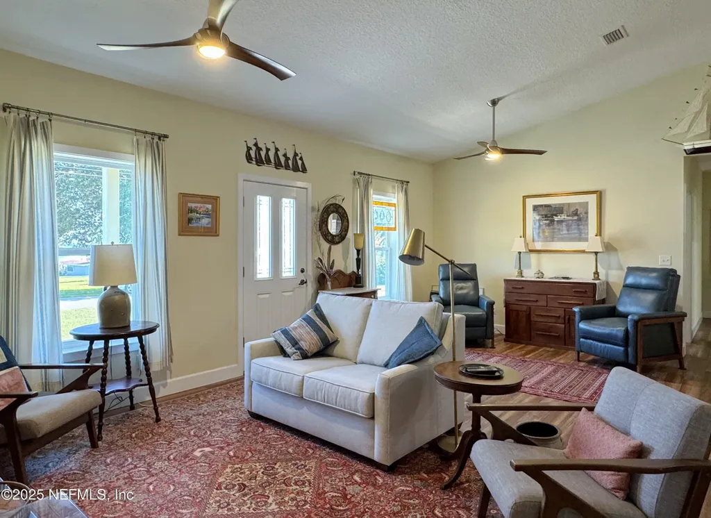 711 N Park Street Crescent City FL 32112