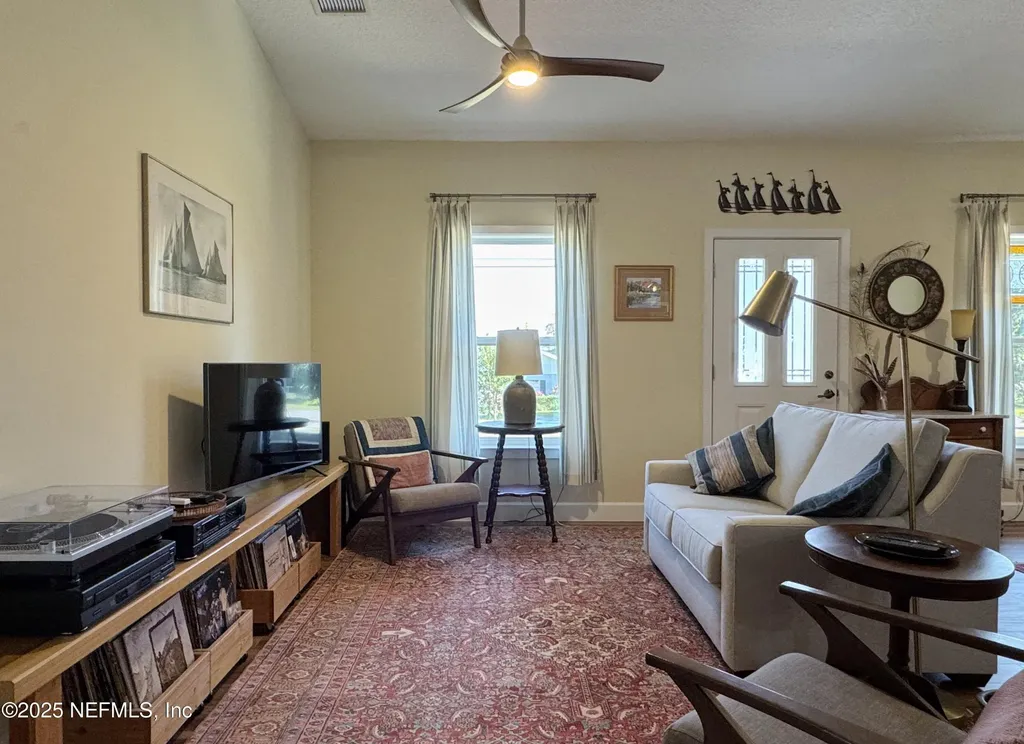 711 N Park Street Crescent City FL 32112