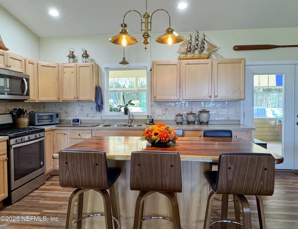 711 N Park Street Crescent City FL 32112