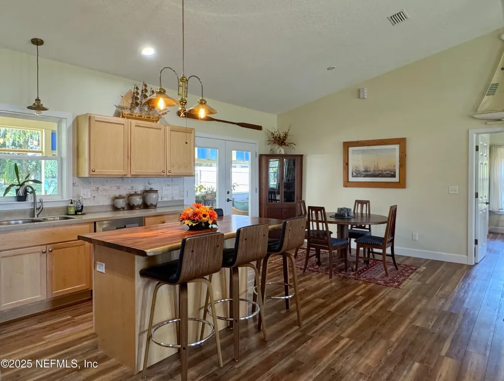 711 N Park Street Crescent City FL 32112