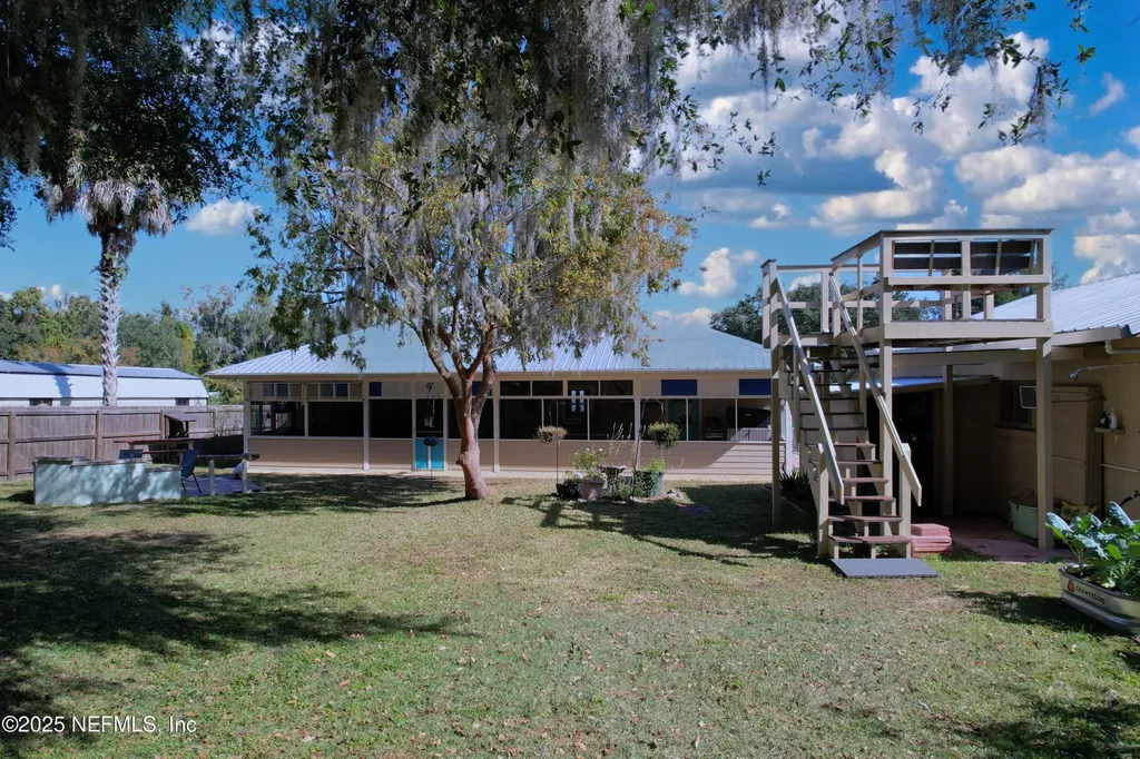 711 N Park Street Crescent City FL 32112