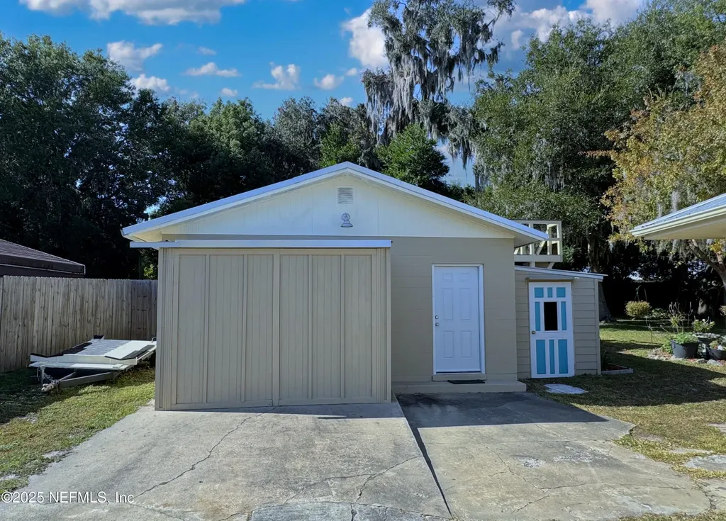 711 N Park Street Crescent City FL 32112