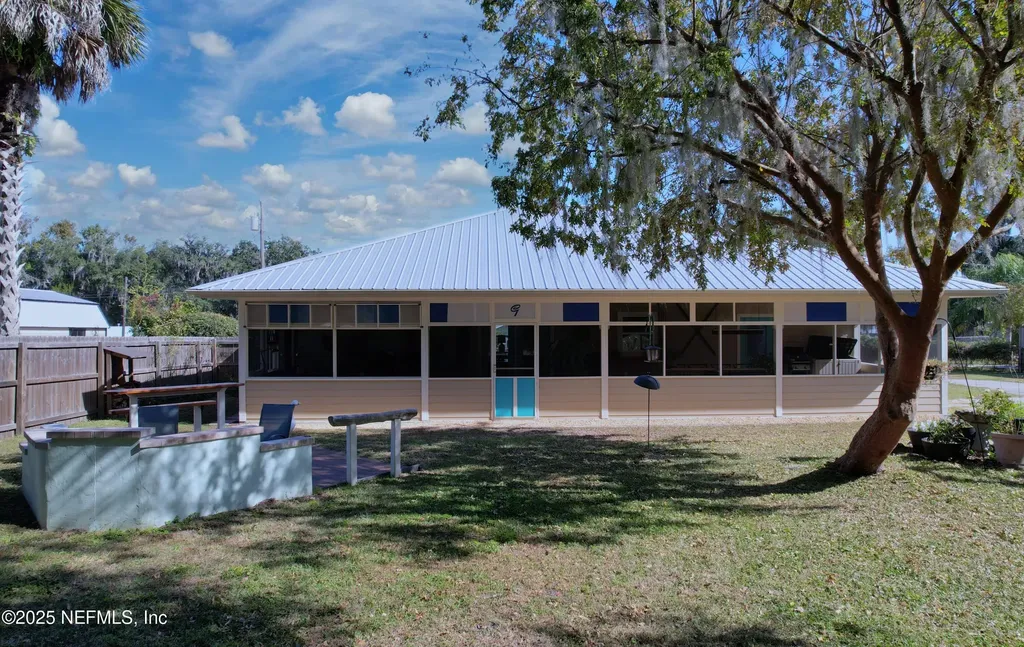 711 N Park Street Crescent City FL 32112