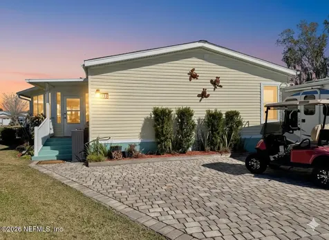 100 Happiness Drive Welaka FL 32189