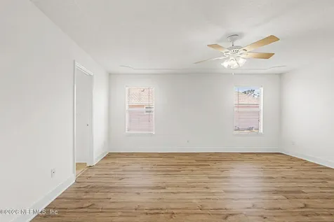 1949 Wages Way Jacksonville FL 32218