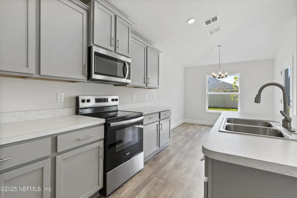 8357 Helmsley Boulevard Jacksonville FL 32219