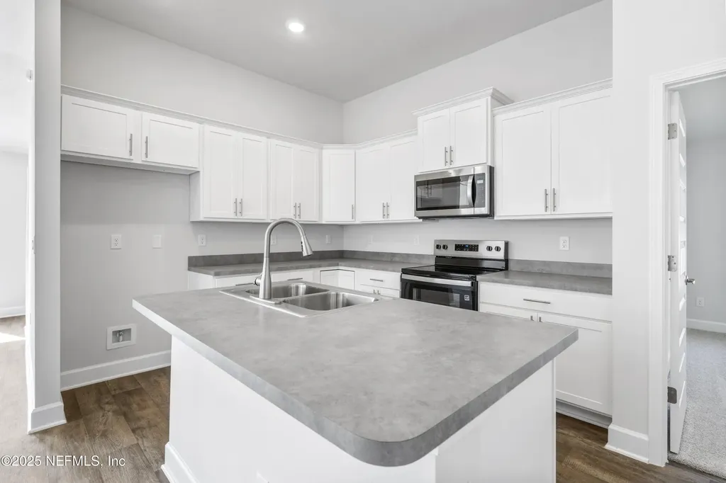 8339 Helmsley Boulevard Jacksonville FL 32219