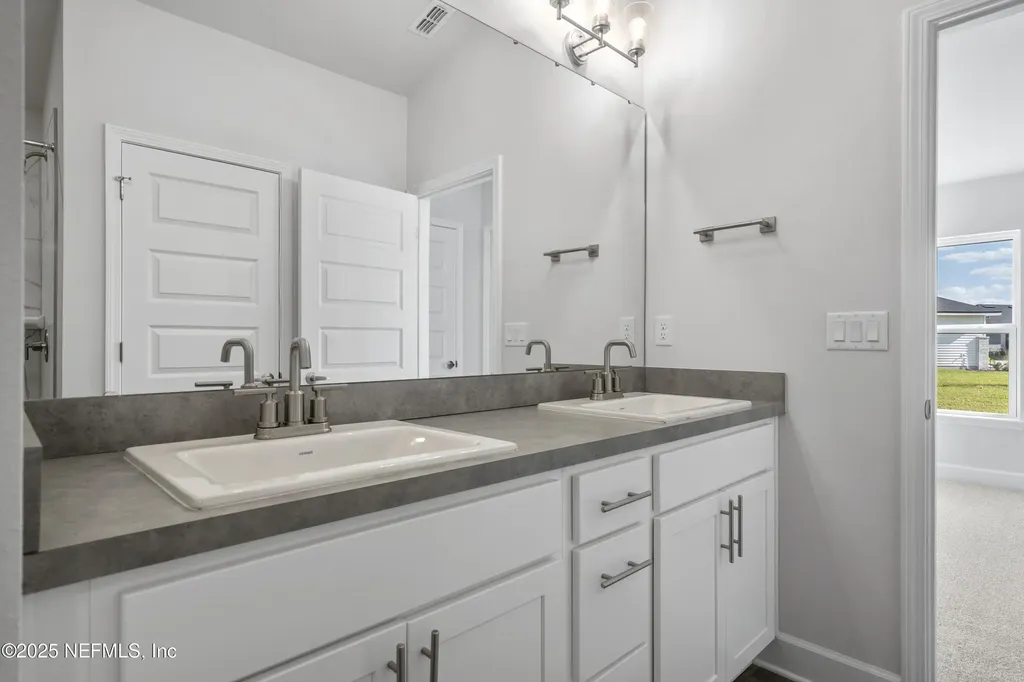 8363 Helmsley Boulevard Jacksonville FL 32219