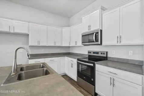 8381 Helmsley Boulevard Jacksonville FL 32219