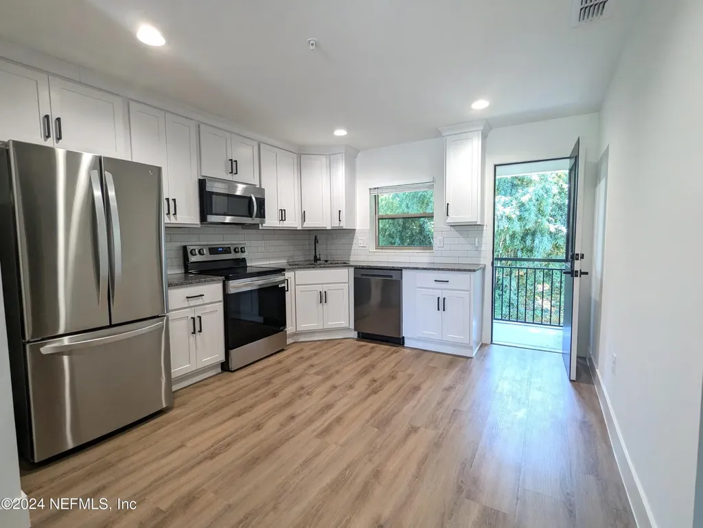 1900 Danese Court Jacksonville FL 32207