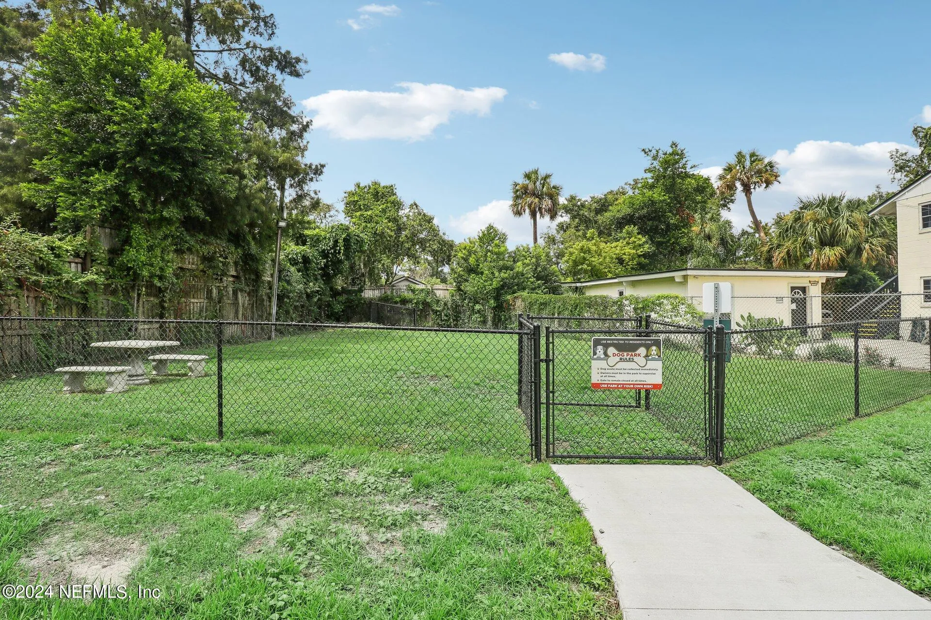 1900 Danese Court Jacksonville FL 32207