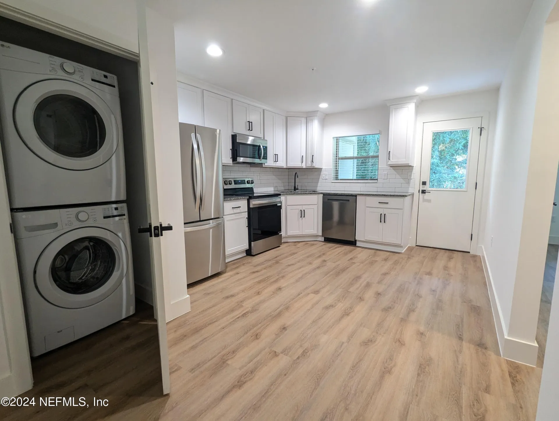 1900 Danese Court Jacksonville FL 32207