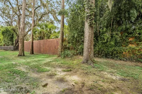 1900 Danese Court Jacksonville FL 32207