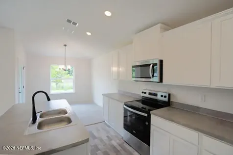 8393 Helmsley Boulevard Jacksonville FL 32219