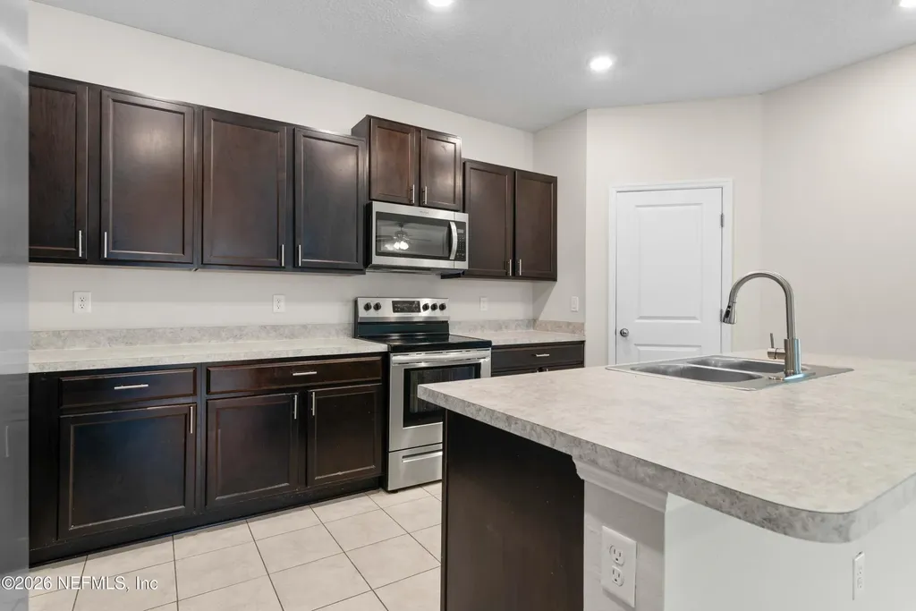 5556 Kellar Circle Jacksonville FL 32218